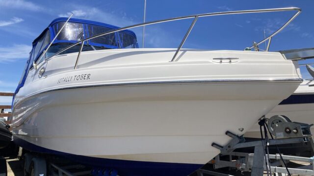 2001 Rinker 242 Captiva