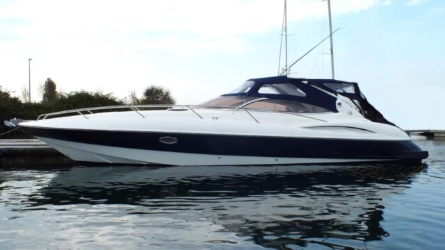 SUNSEEKER SUPERHAWK 34 -STYLISH SPORTS CRUISER WITH TWIN DIESELS £74,999