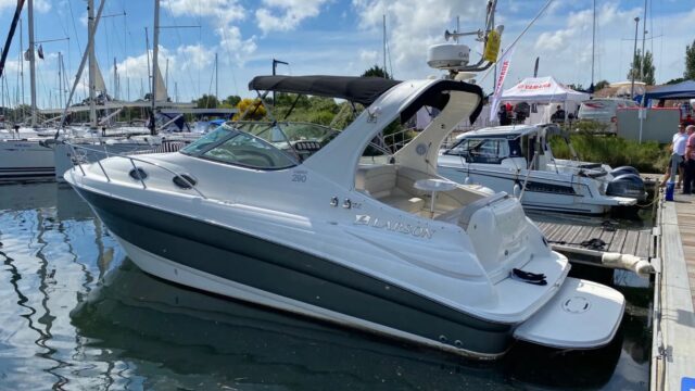 LARSON CABRIO 290 – BOATS FOR SALE £55,000