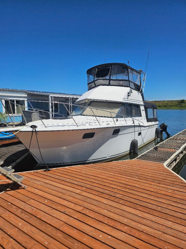 Carver-32-current-dock