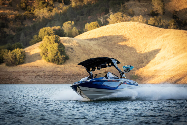 2025-Centurion-Ri230-On-Water_23-768×512-1