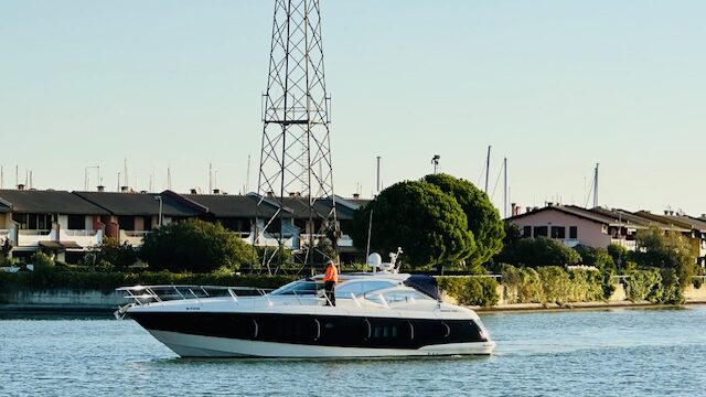 Absolute 56 STY Expose-ID: 6538