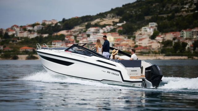 PARKER 800 CRUISER – SPACIOUS FAMILY SPORT CABIN CRUISER £158,423