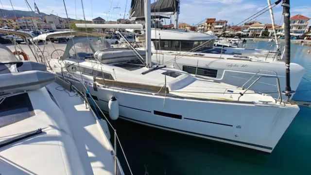 2016 Dufour 382 €99,000