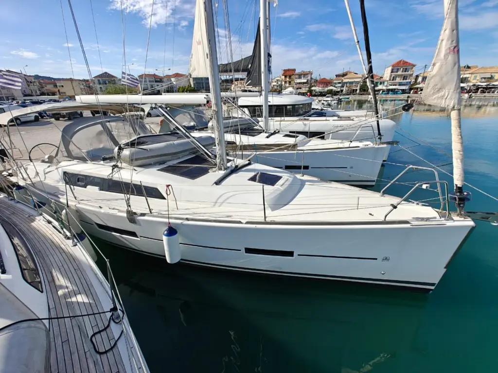 2018-Dufour-382-for-sale-1