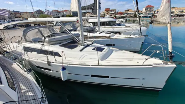 2018 Dufour 382 €107,000