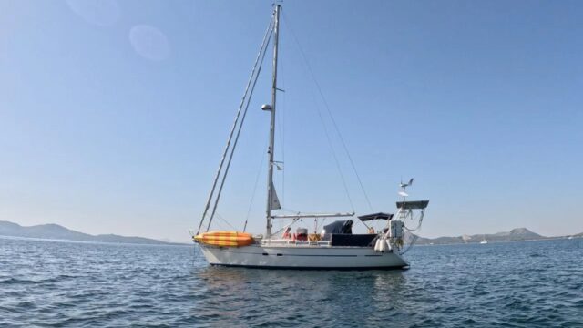 Bavaria 350 Lagoon – €59,000