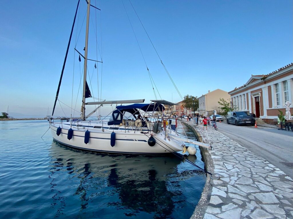 Bavaria-38-for-sale-in-Greece-1-2