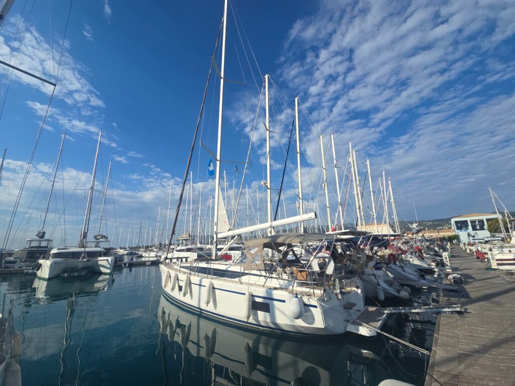 Bavaria-C42-for-sale-in-Greece-1
