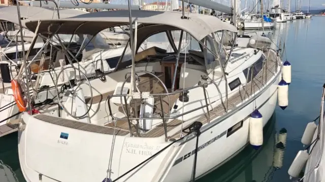 Bavaria Cruiser 37 €95,000