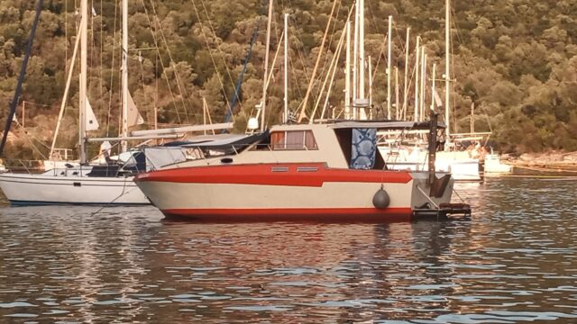 Custom motorboat – €85,000